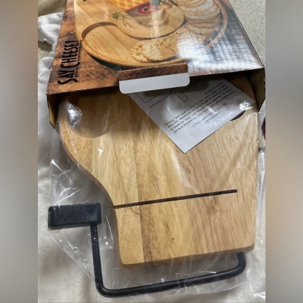 Beechwood Brown and Black Kitchen Cheese Board with Wire Slicer